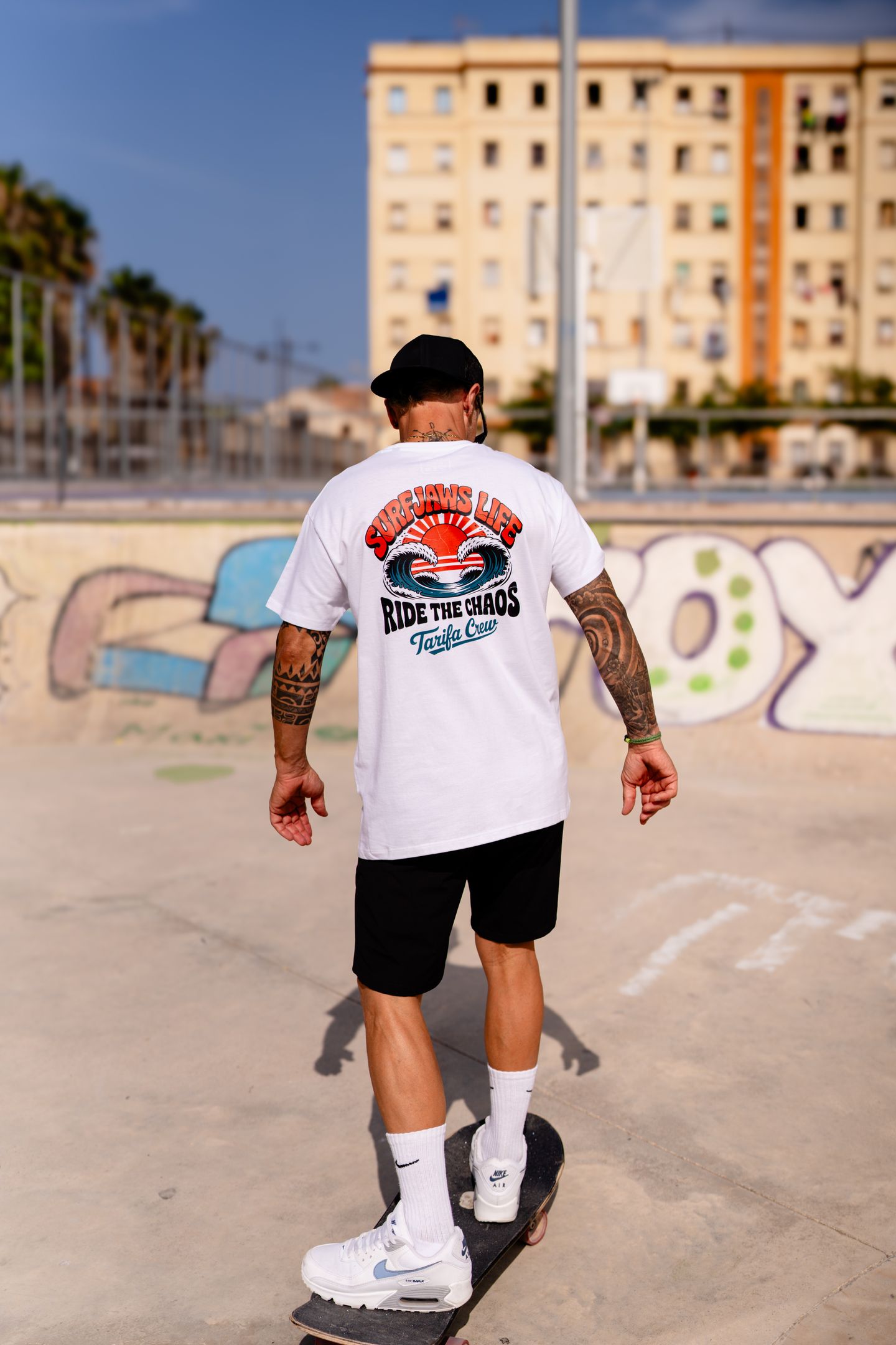 Camiseta SurfJaws Tarifa Crew – Ride the Chaos