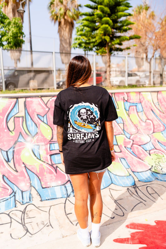 Camiseta SurfJaws Ritual Riot – Calavera Surfera Urbana