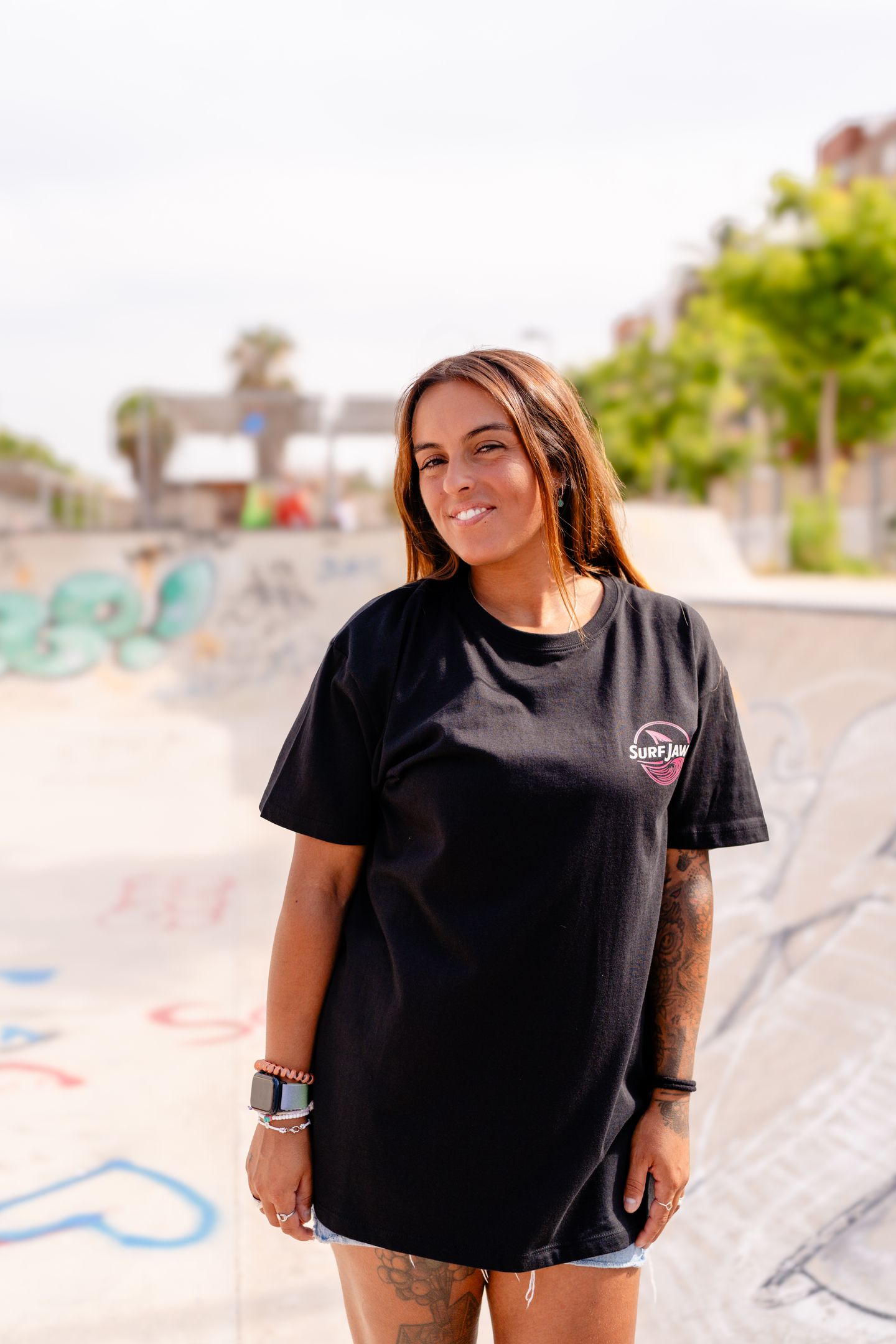 Camiseta SurfJaws Ride the Wild Waves – Surf Salvaje Retro