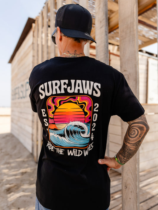 Camiseta SurfJaws Ride the Wild Waves – Surf Salvaje Retro