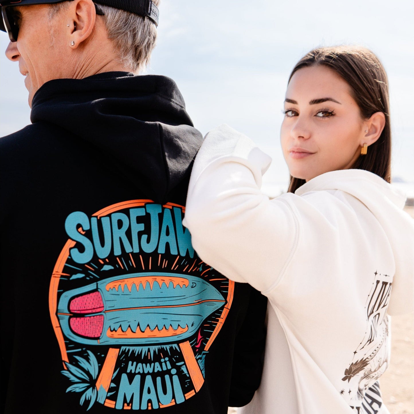 Sudadera Premium SurfJaws "Live in the Moment" - Consciencia y Estilo Desenfadado