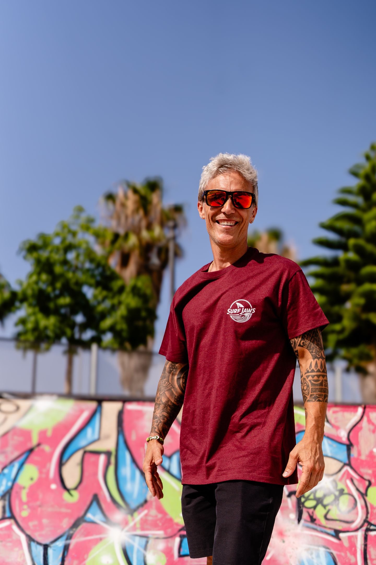 Camiseta SurfJaws Waves and Chaos – Caos Surfero Urbano